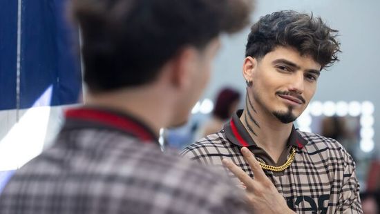 Teljes az őrület: Marics Peti meztelen fotójáért licitálnak