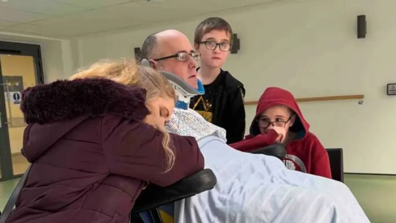 Kirakta gyermekeit az iskolánál, majd lebénult az apa