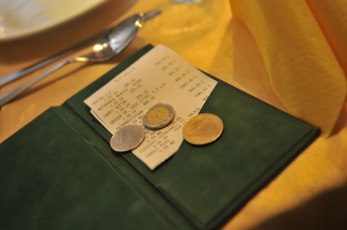 A borravaló nem kötelező.