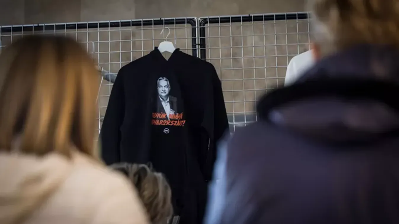 Háborúellenes Gyűlés: sosem látott dizájnú pulcsit kínálnak