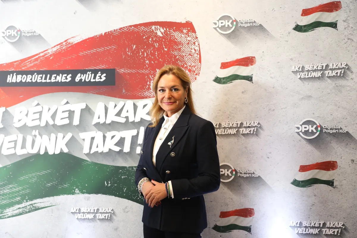 Vitályos Eszter is részt vett a Háborúellenes Gyűlésen