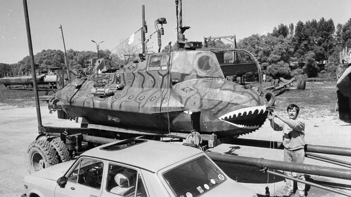 Föld körüli útra indult volna a magyar tengeralattjáró