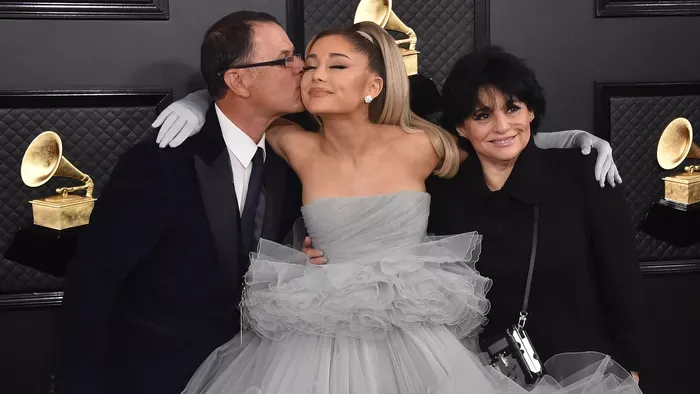 Rajongó rontott Ariana Grandéra - Videó!