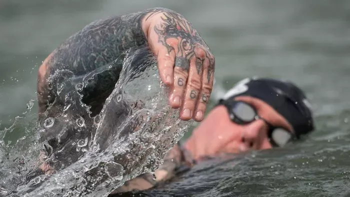 Patkás Tamás: cápák közt tempózott a Guinness rekordért