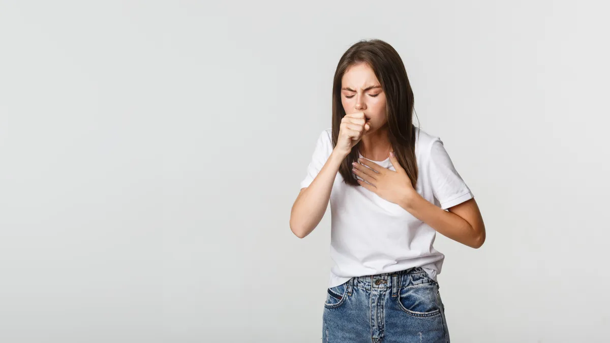 ParainfluenzaYoung woman feeling sick, coughing, have covid-19 symptoms