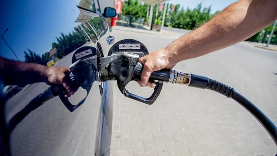 Mikulás meghozza az olcsóbb üzemanyagárakat, itt vannak a részletek!