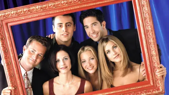 Különleges módon tisztelegnek a Jóbarátok sztárjai Matthew Perry előtt