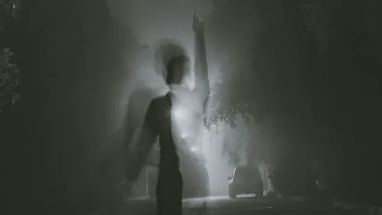 Valóságos horrorfilmmé változott egy férfi élete, miután megvett egy használt könyvet