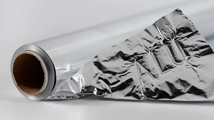 Ez a trükk megmentheti a feltépődött alufóliatekercset