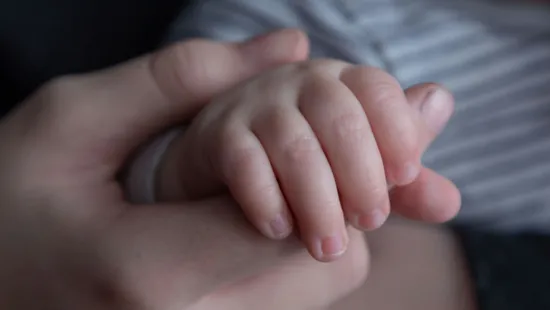 Megszületett a szentmártonkátai vonatbalesetben meghalt sofőr kisfia