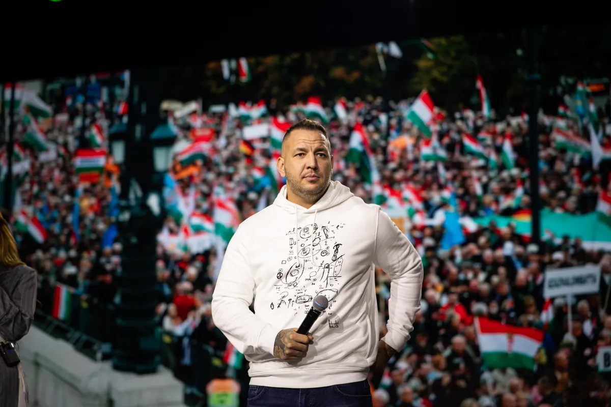 Curtis már ott van a decemberi 6-ai Háborúellenes Gyűlésen