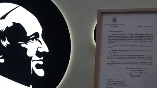 Magyar kávézóról beszélnek a Vatikánban: két pápa is rábólintott János atyáék ötletére – Videó