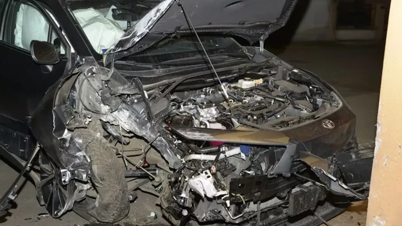 Brutális fotók készültek a tragikus autóbalesetről az éjjel