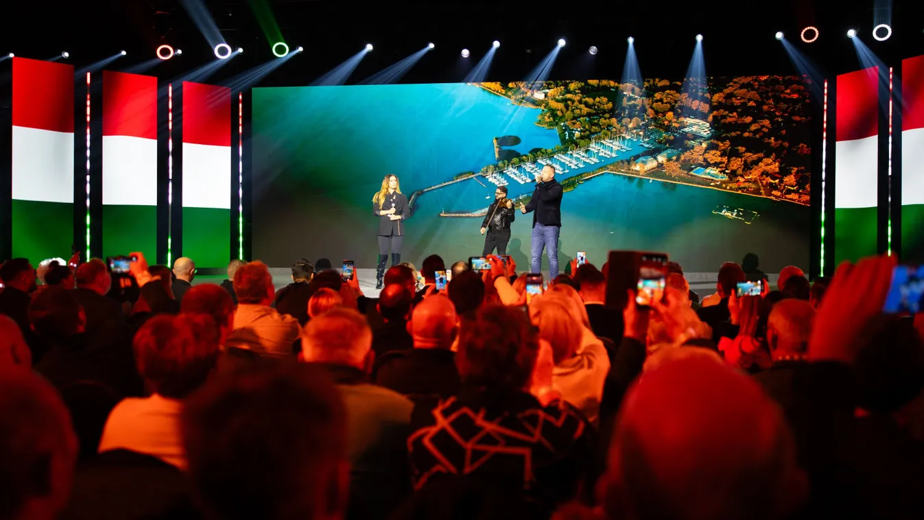 Új dallal debütált Curtis és Radics Gigi a Háborúellenes Gyűlésen