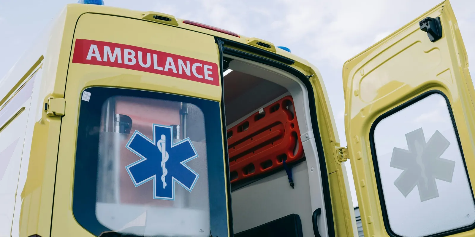 Balesetezett a diákokkal teli busz, szörnyű hírek érkeztek