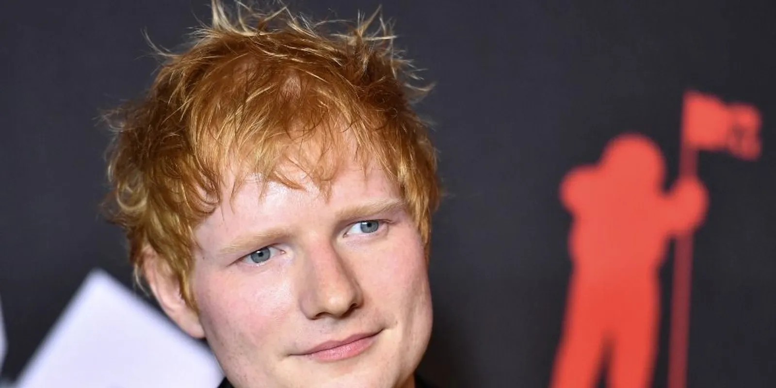 Félmeztelenül pózol Ed Sheeran - ledöbbentek a rajongók