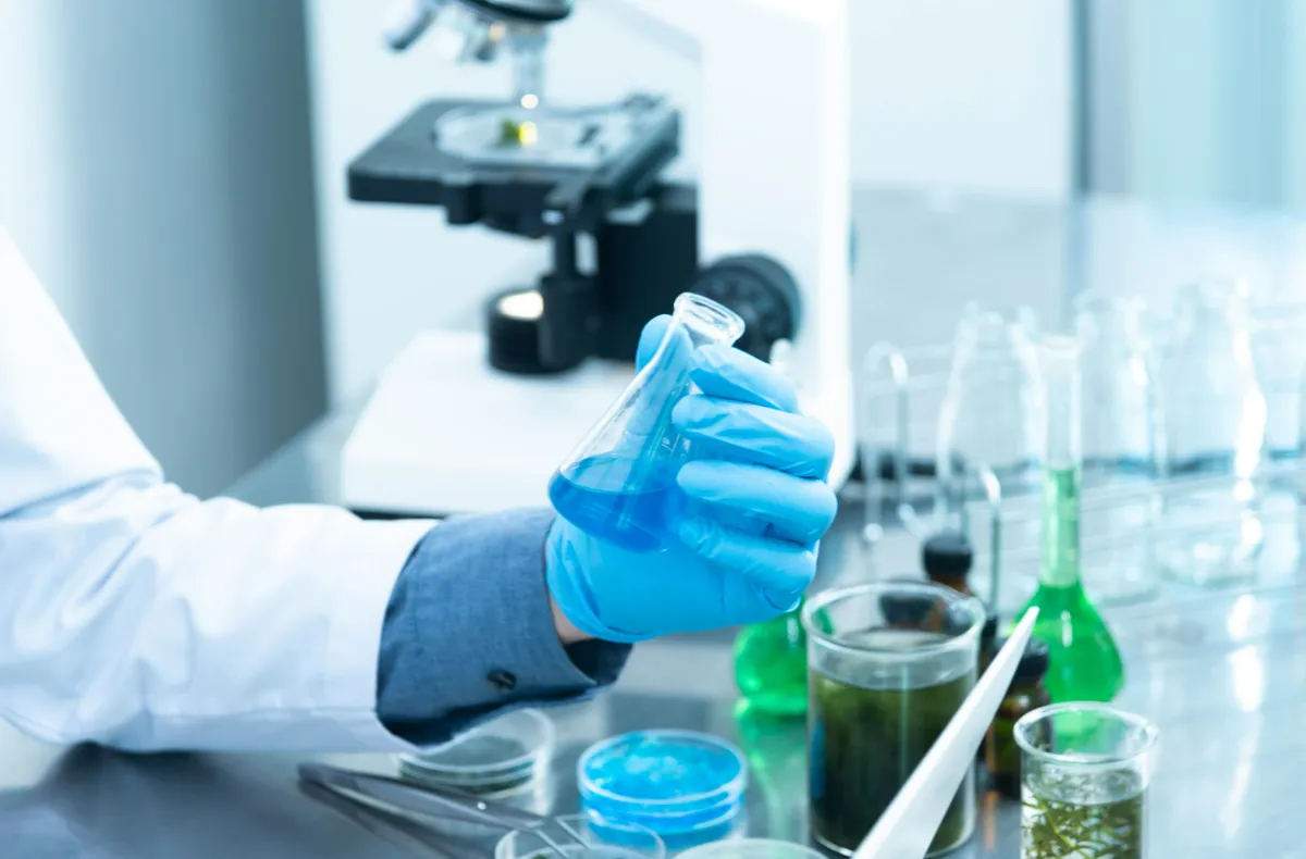 tudós kutató labor vírus orvos kórház