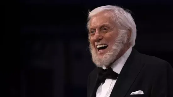 Dick Van Dyke 100. szülinapjáról: „Az a titkom, hogy feleannyi idős a feleségem!"