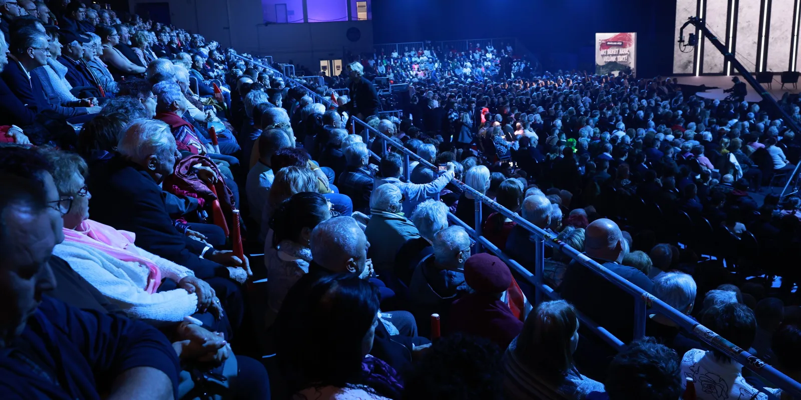 Csiszár Jenő kérdezi Orbán Viktor! Mutatjuk a részleteket