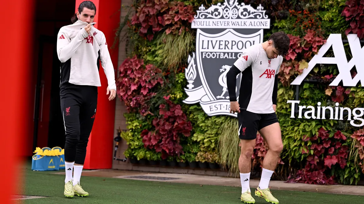 Szoboszlai Dominik értéke a Liverpool zuhanórepülése dacára sem csökkent, Kerkez Milos (jobbra) viszont nem úszta meg