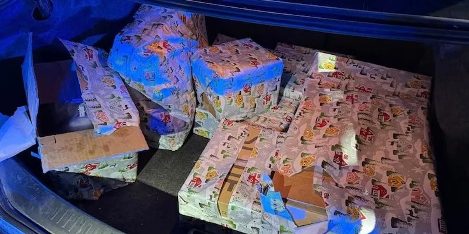 Karácsonyi ajándéknak álcázták a drogot, leuktak