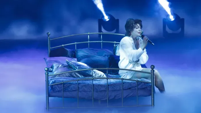 Dér Heni produkciójától felrobbant a stúdió