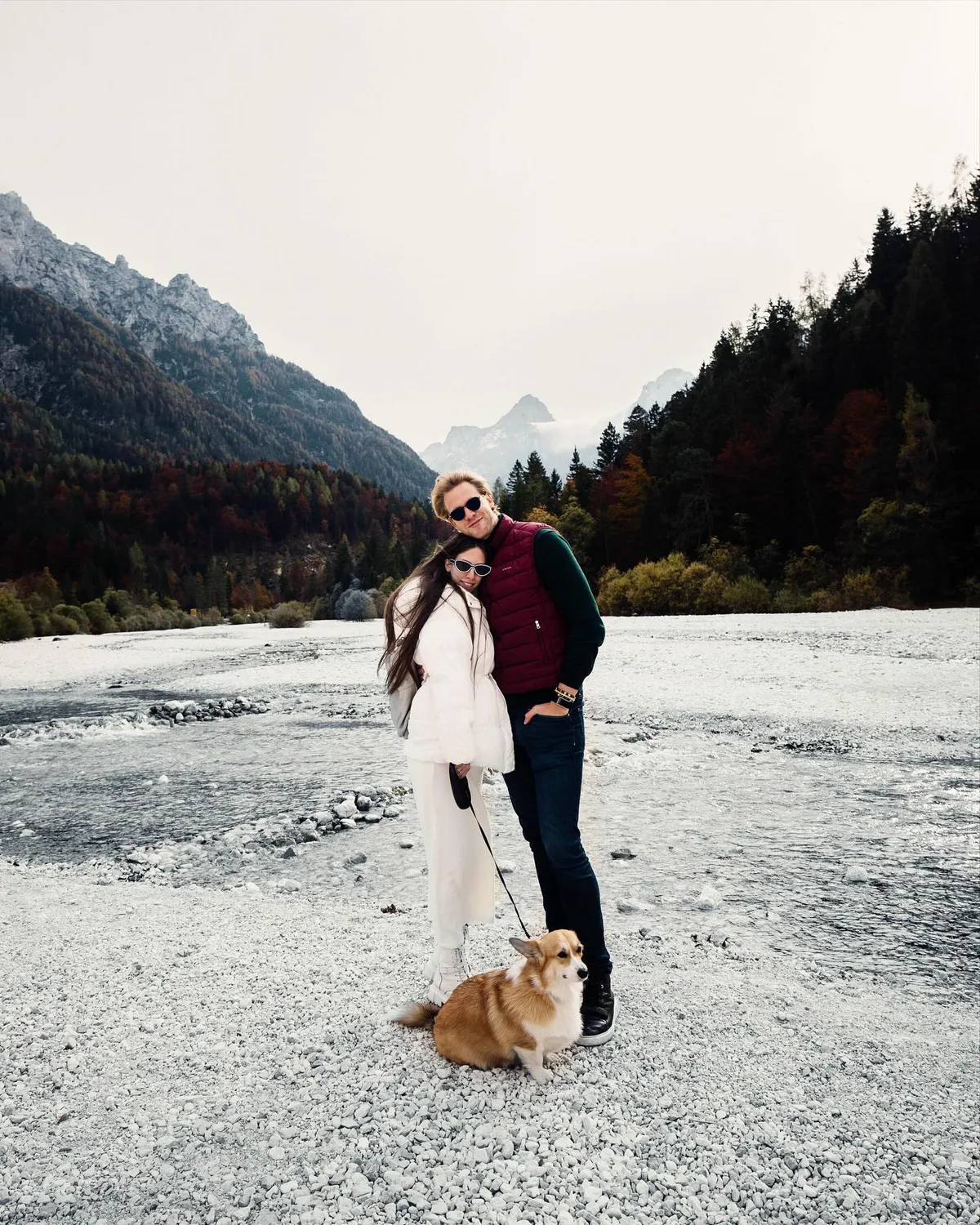 Henry Kettner és Kiss Rebeka kiskutyájukkal