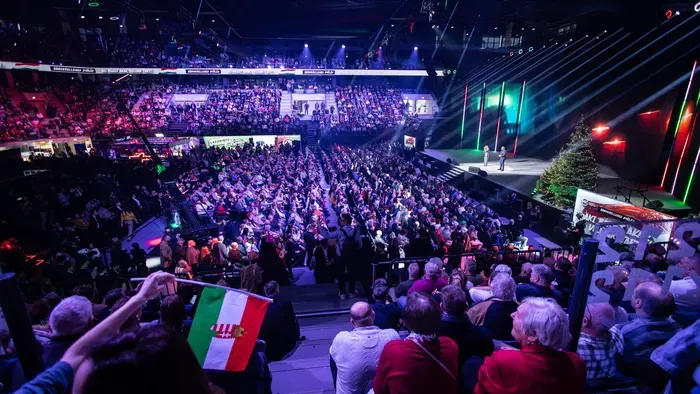 Teltház hallgatta a szegedi püspököt, Kiss-Rigó Lászlót a Háborúellenes Gyűlésen