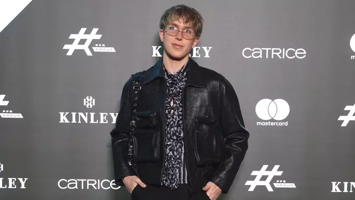 WhisperTon utazásairól lehullott a lepel