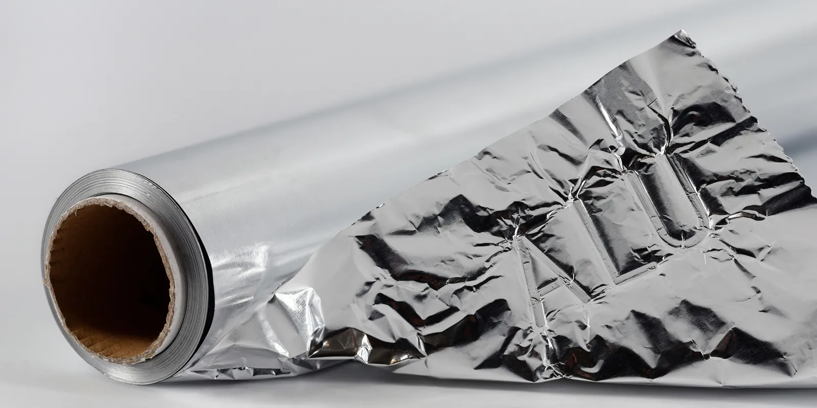 Ez a trükk megmentheti a feltépődött alufóliatekercset