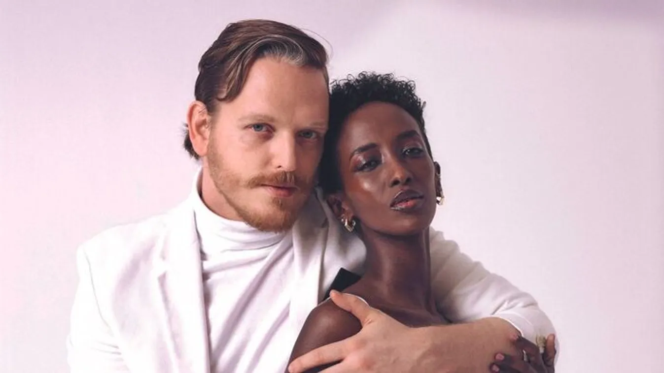 Az első közös karácsony: megmutatta kisfiát a magyar modell