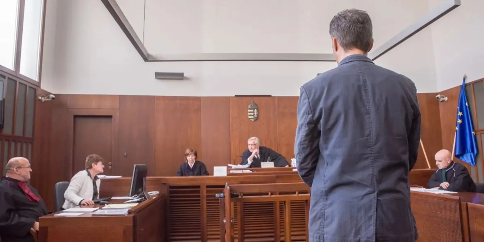 A gyilkos ügyvédje két szakértővel támadja az ítéletet