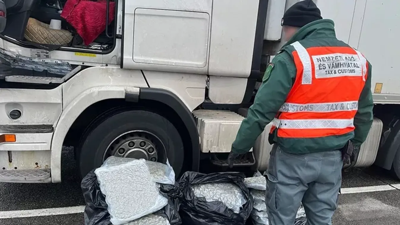 Hatalmas értékű kábítószert csíptek meg az M7-esen