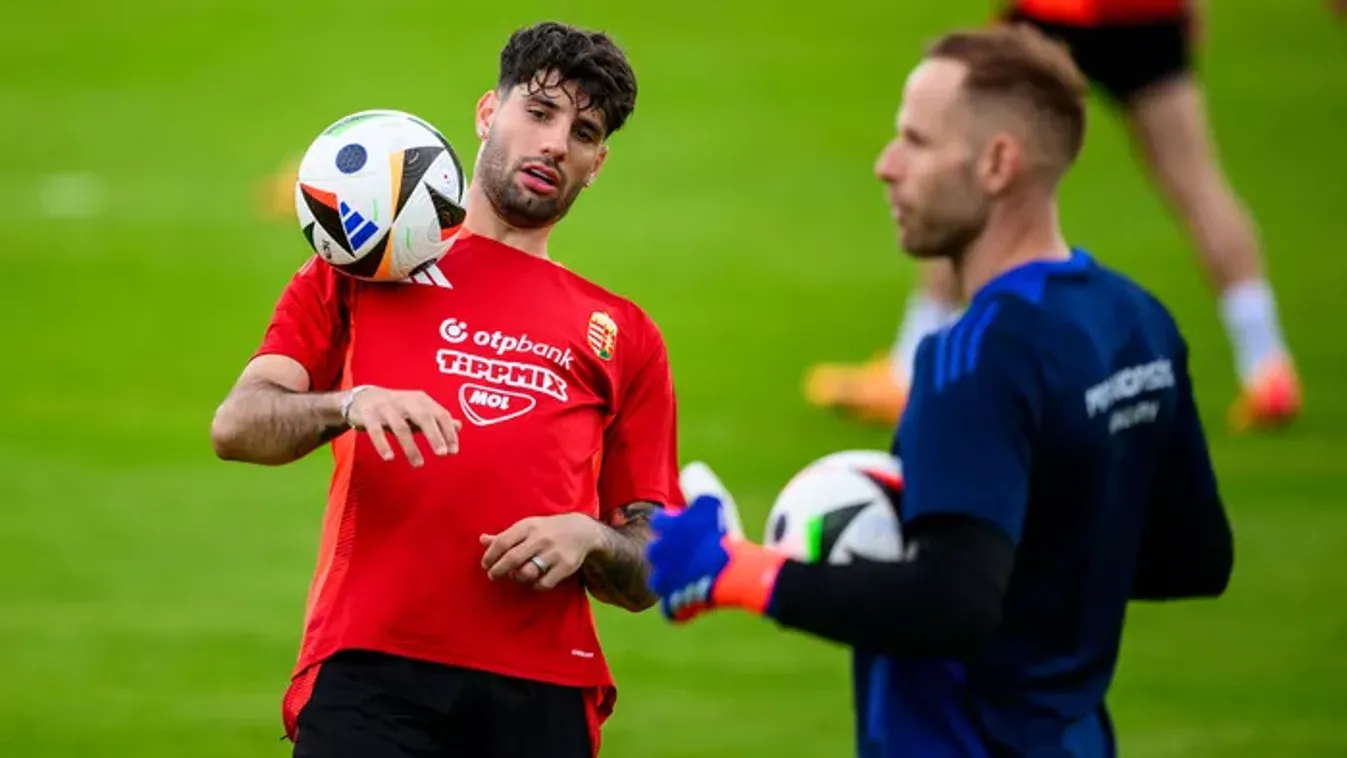 Gulácsi lepipálta Szoboszlait - melyik karácsonyfa a nyerő?