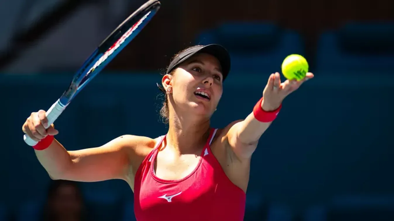 Óriási melleivel domborít a szemérmetlen teniszezőnő