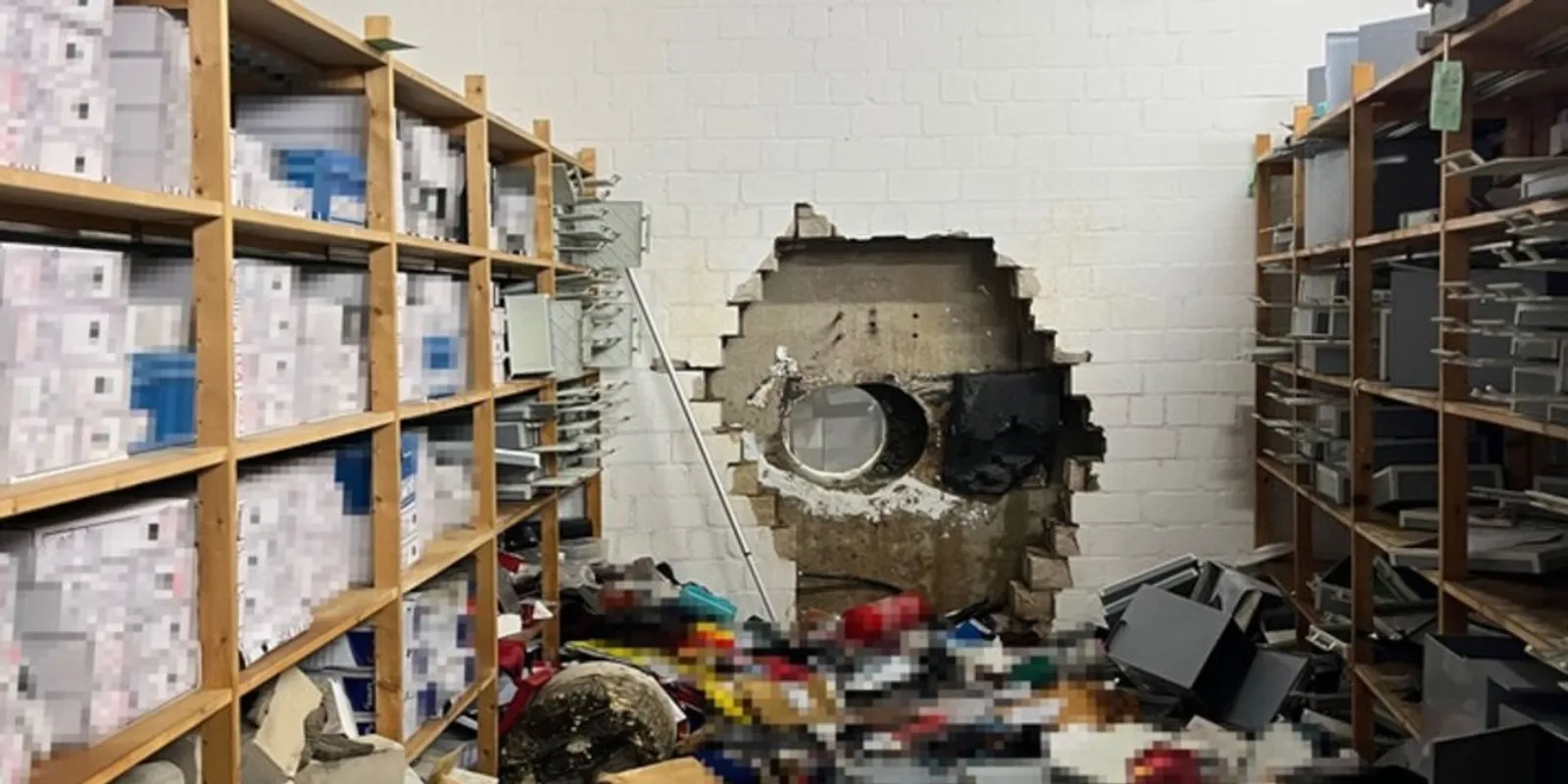 Mint a filmekben: lyukat fúrtak a trezor falán a bankrablók