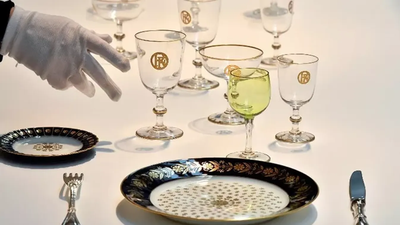 Macron főkomornyikja éveken át lopta az elnöki porcelánokat