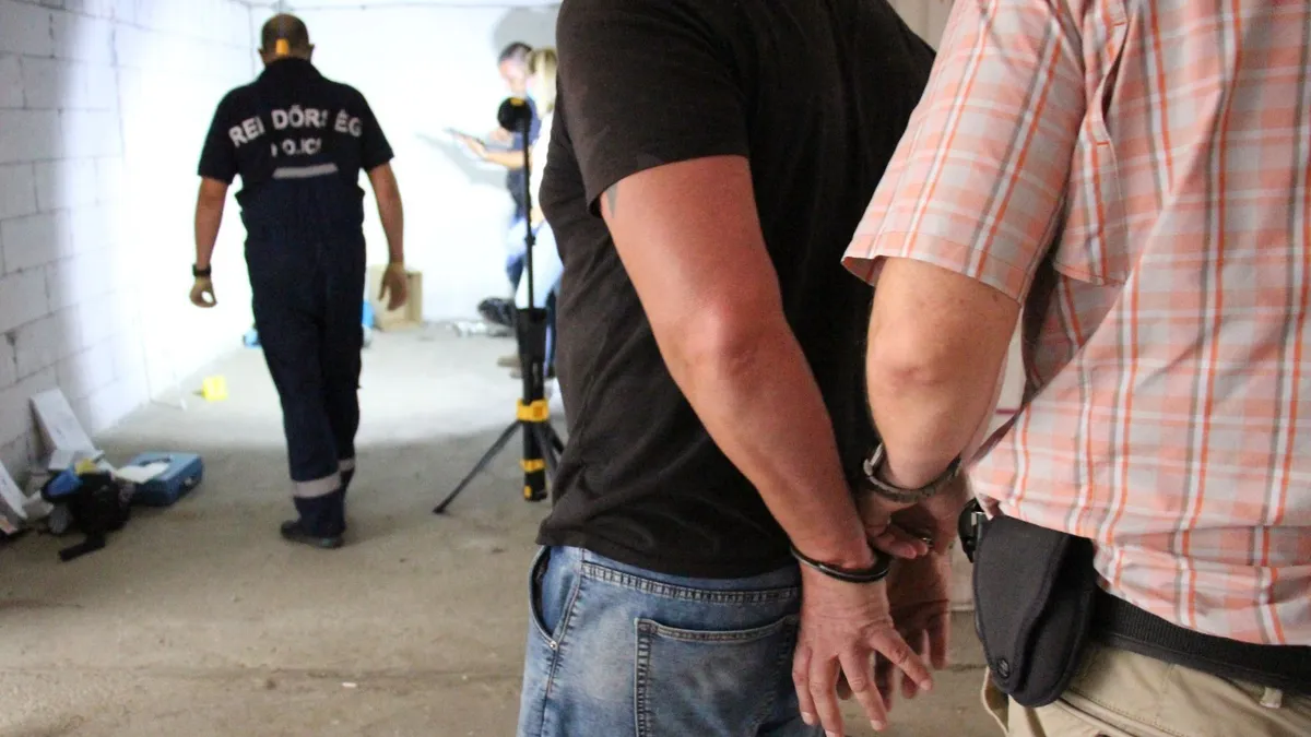 Ámokfutást rendezett egy drogos férfi Pécsen.