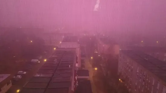 A hideg futkosott a helyiek hátán: sokkoló égi jelenséget fotózott egy pécsi anyuka