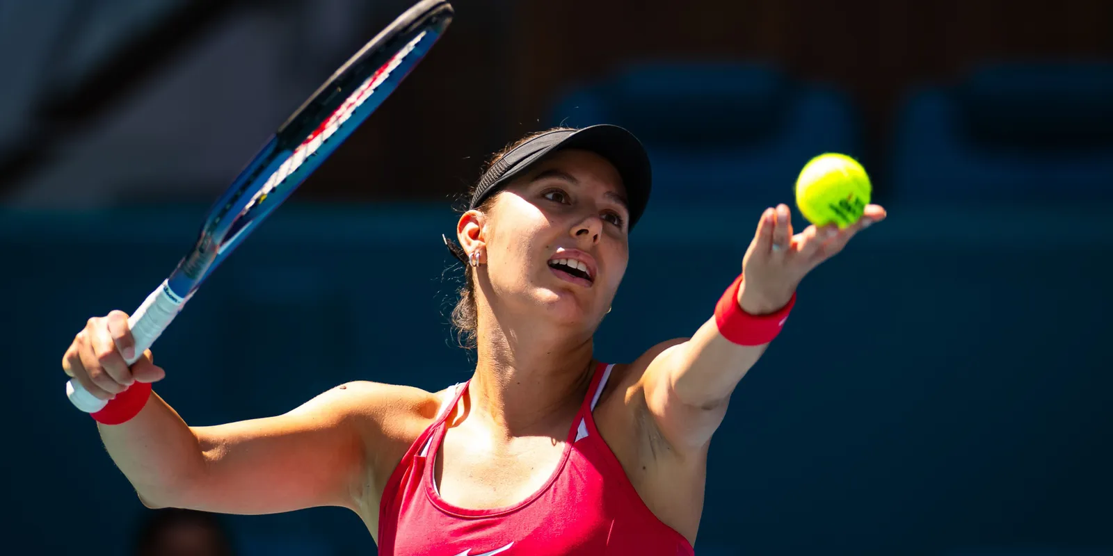 Óriási melleivel domborít a szemérmetlen teniszezőnő