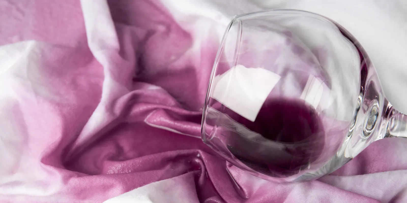 Szódabikarbóna bevetésen – így lesz tiszta a terítőd