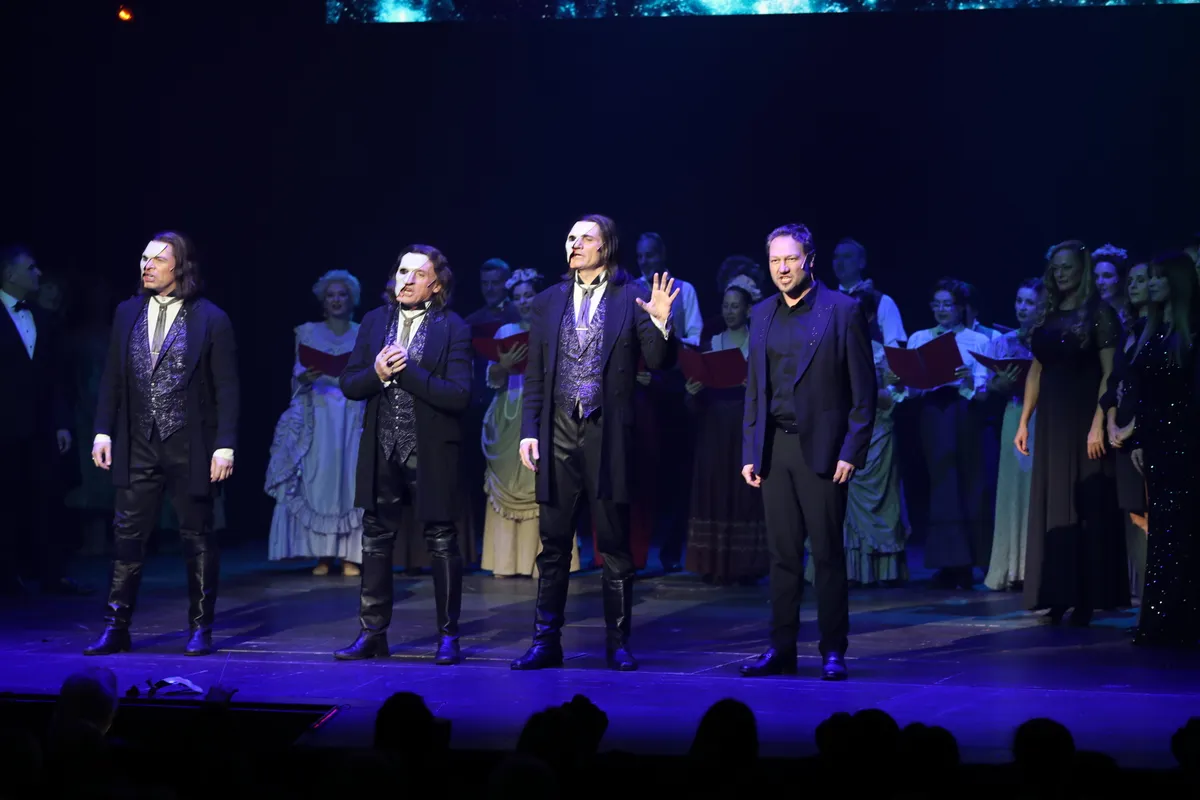 1000. Operaház fantomja-fantomok