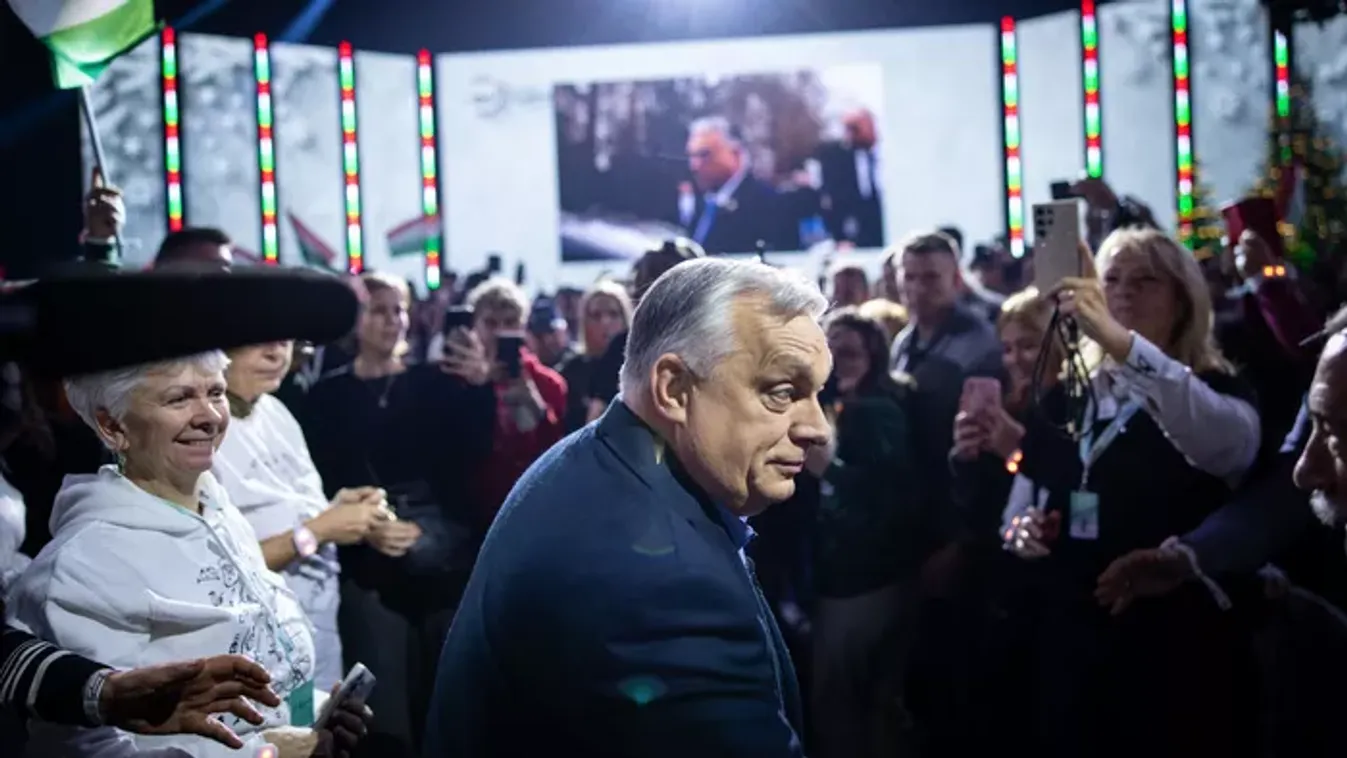 Micsoda bevonulózene: így érkezett Orbán Viktor a Háborúellenes Gyűlésre