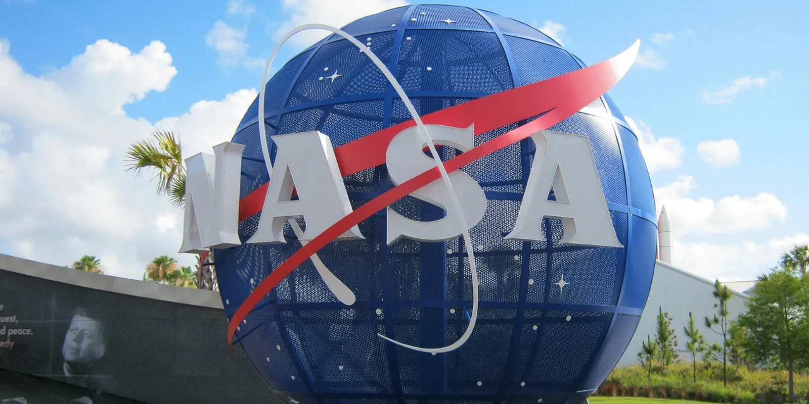 A Holdba fog csapódni egy hatalmas aszteroida