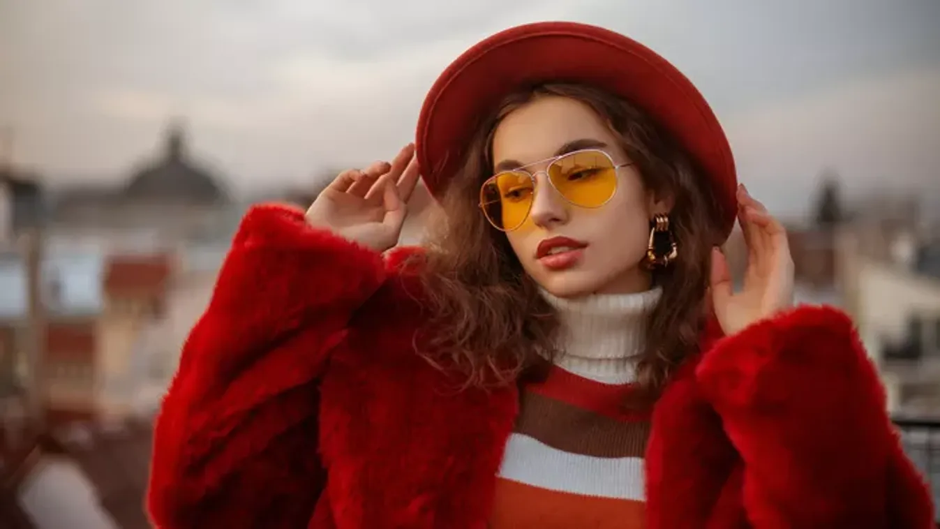 Szivárványba öltözött a tél: ez a menő kabát lett a divat