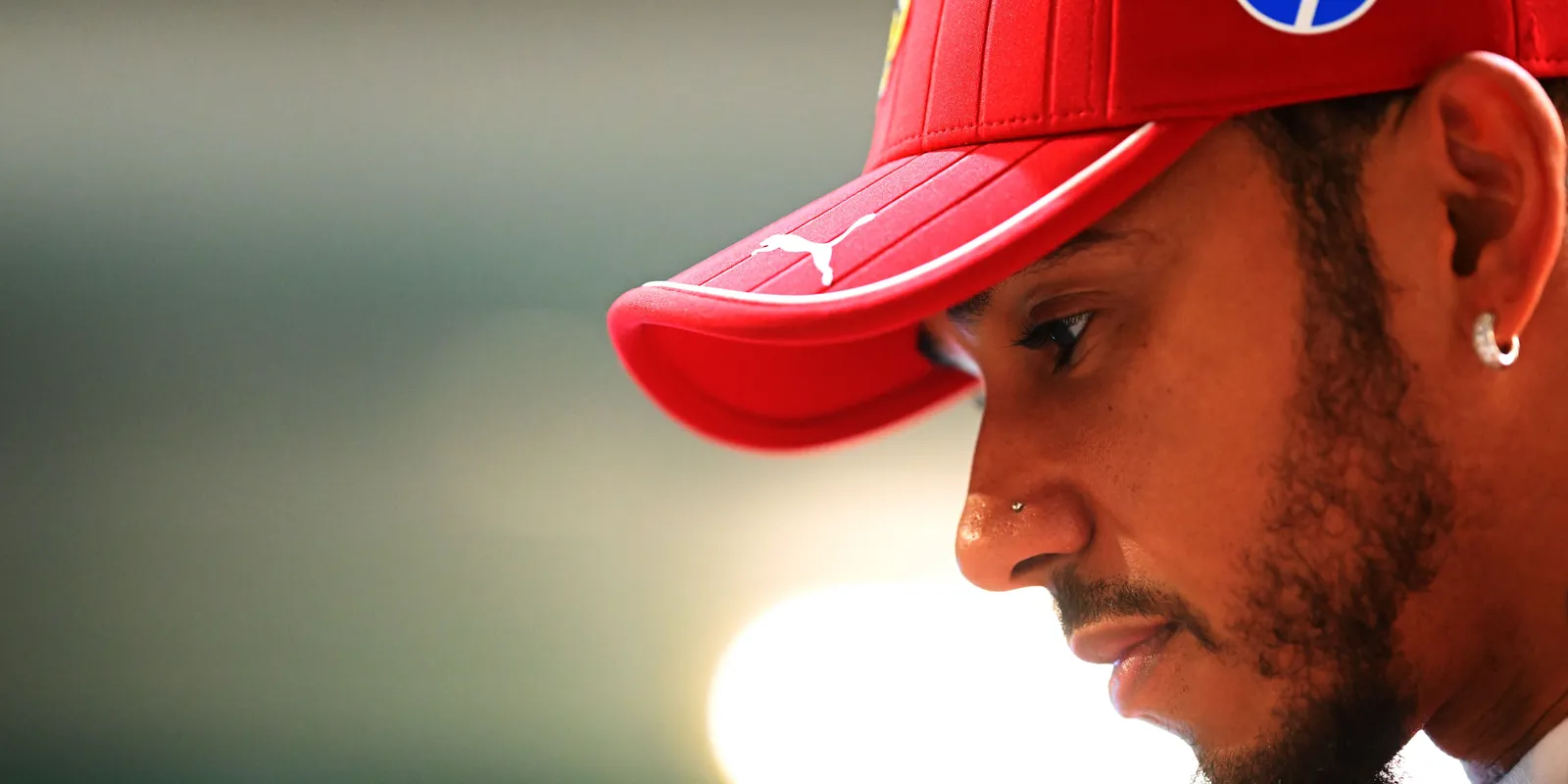 Lewis Hamiltonnak elege lett, váratlan döntést hozott