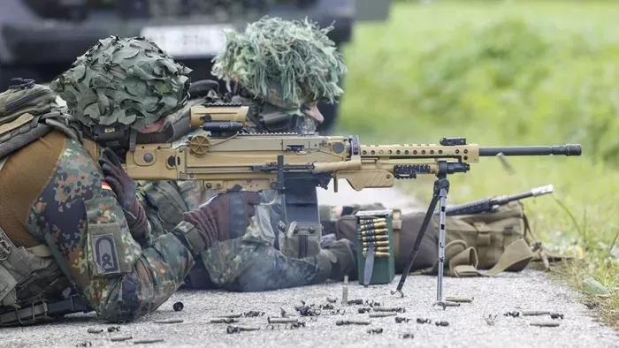 460 ezerre emelik a német hadsereg létszámát