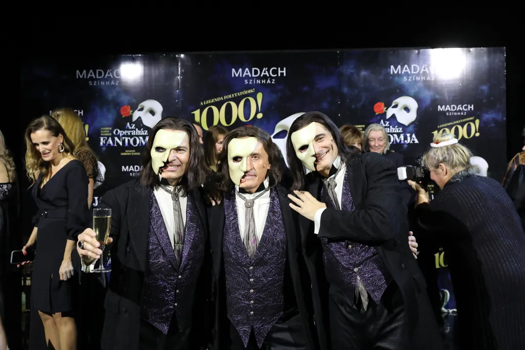 A jelenlegi három Fantom szerepét Csengeri Attila, Sasvári Sándor és Posta Victor alakítják.