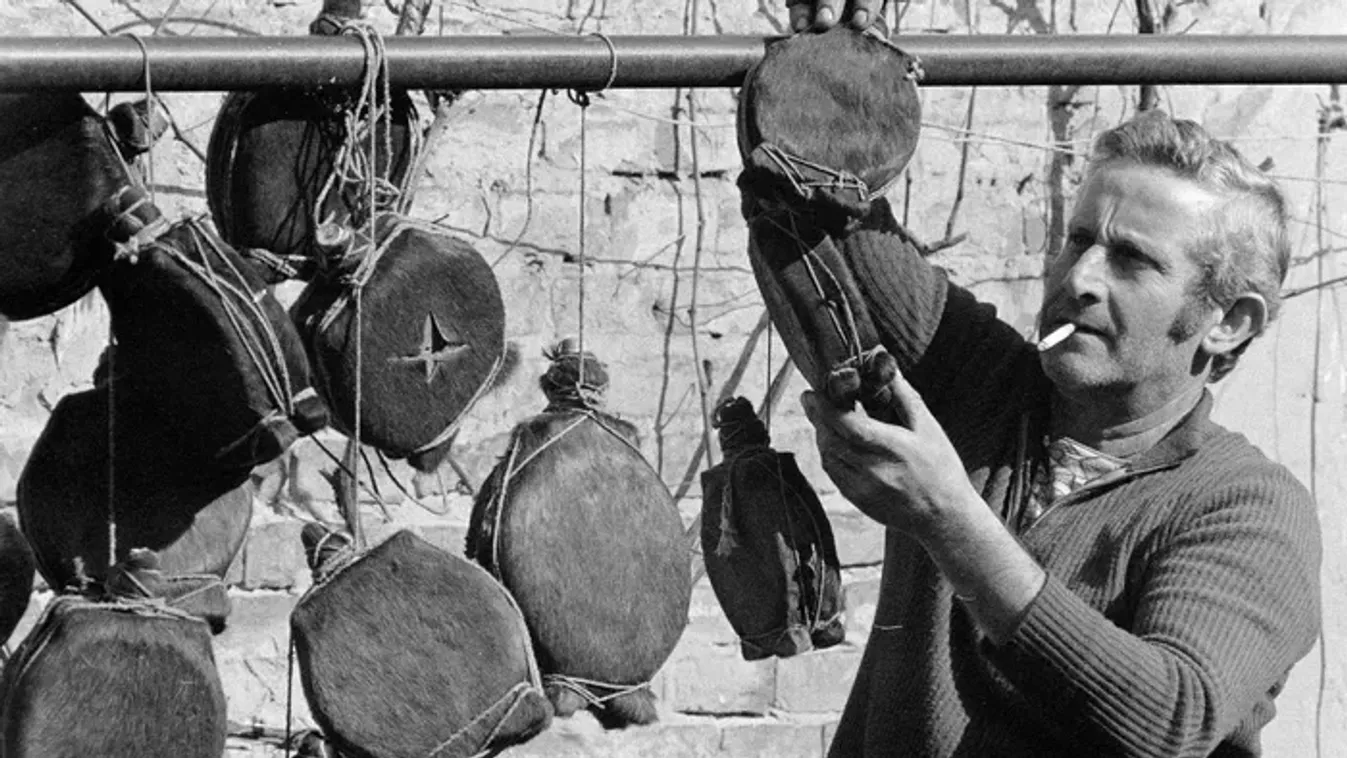 Eltűnő mesterségek nyomában: retró fotók a régi szakmákról