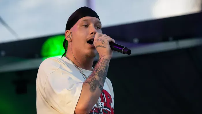 Kiakadtak a rajongók Manuel és barátnője dubaji luxizásán